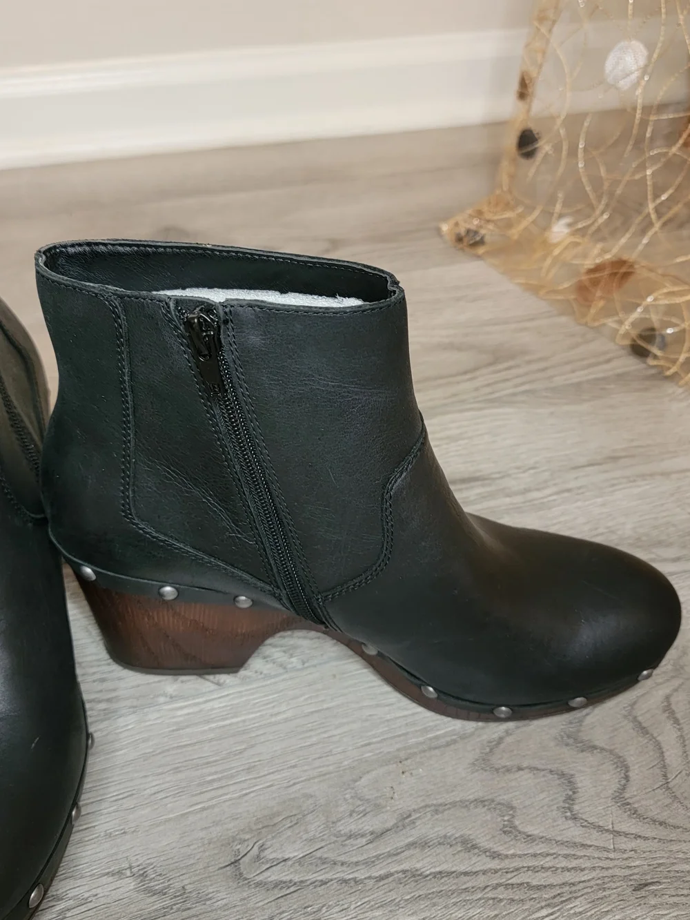 Lucky Brand Women's Yasamin Studded Leather Booties Black Size 10M NWOT